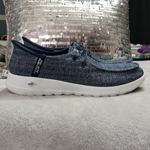 Sketchers go walk, slip-ins.navy and metallic silver, super comfy worn once size - Picture 2 of 6